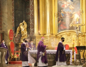 Zdjęcia  z Mszy Świętej w Bazylice Katedralnej z okazji Środy Popielcowej 2021